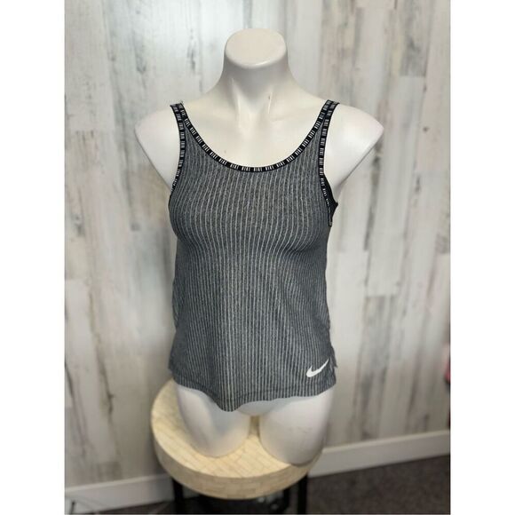 NIKE tank top with bra included - Picture 1 of 7